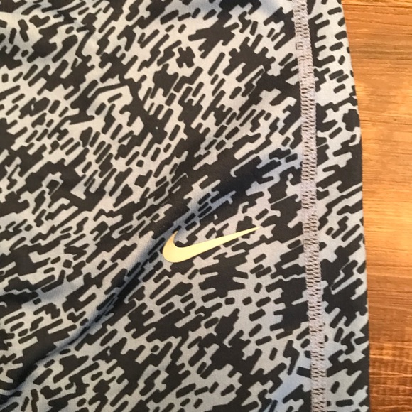 Nike capri dri fit leggings - Picture 2 of 3